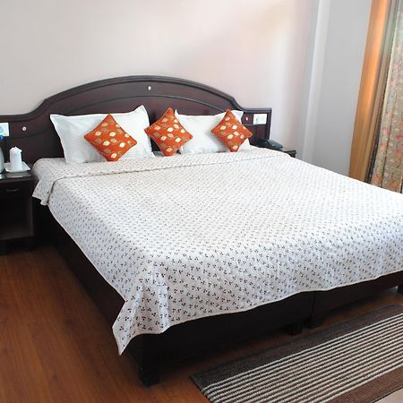 Clarks Inn Binsar Exterior foto
