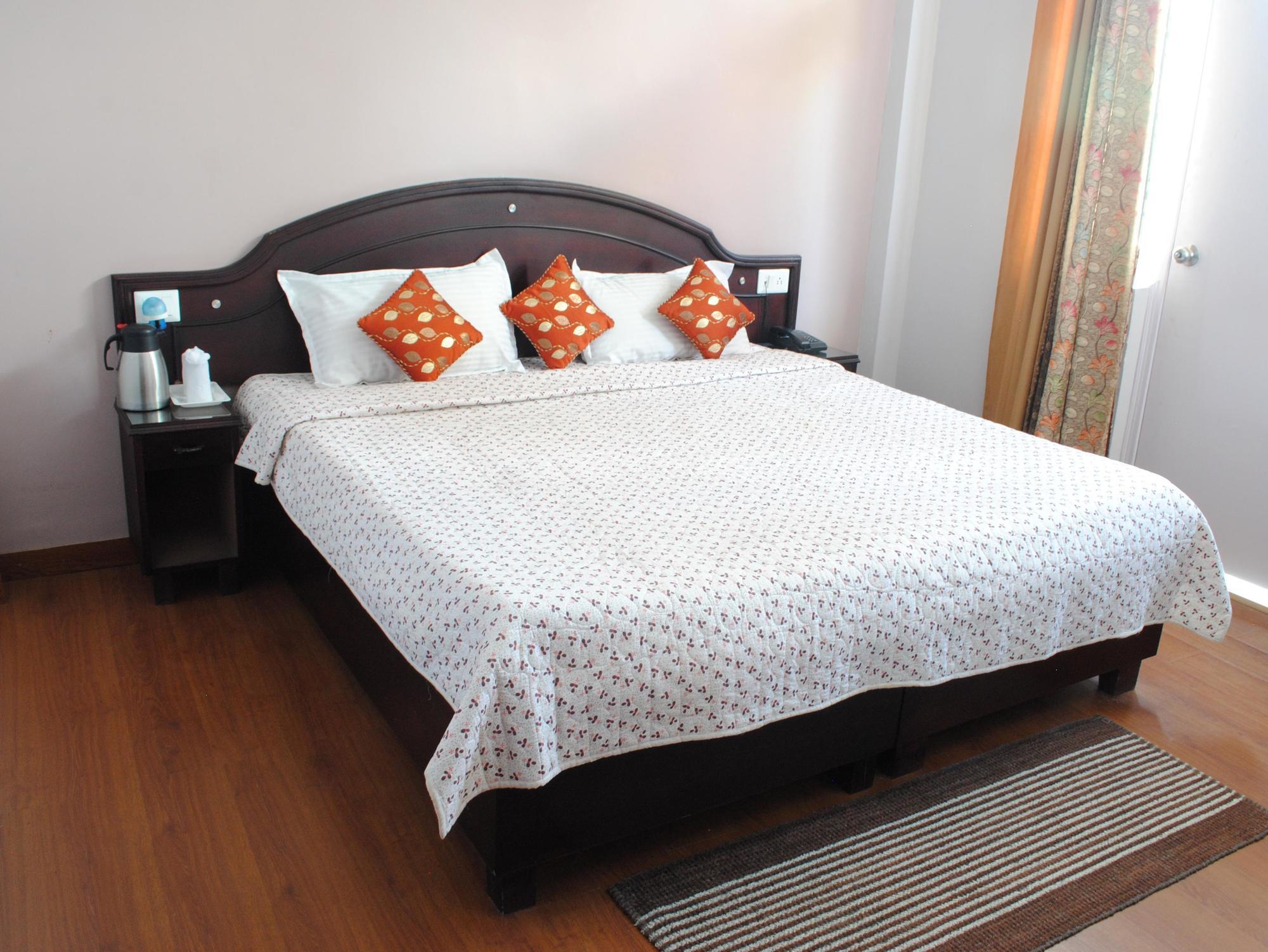 Clarks Inn Binsar Exterior foto